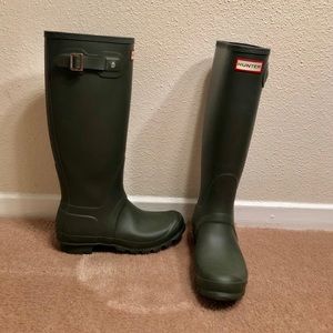 Hunter Tall Wellington Boots - Dark Olive Size 7.